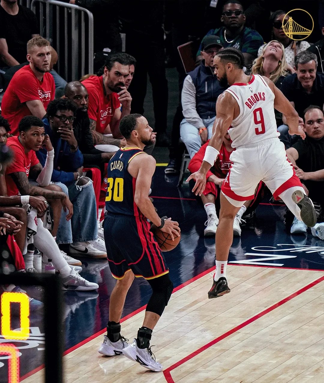 包含库里在FPX比赛中险胜，战术调整引发热议！气势如虹延续的词条