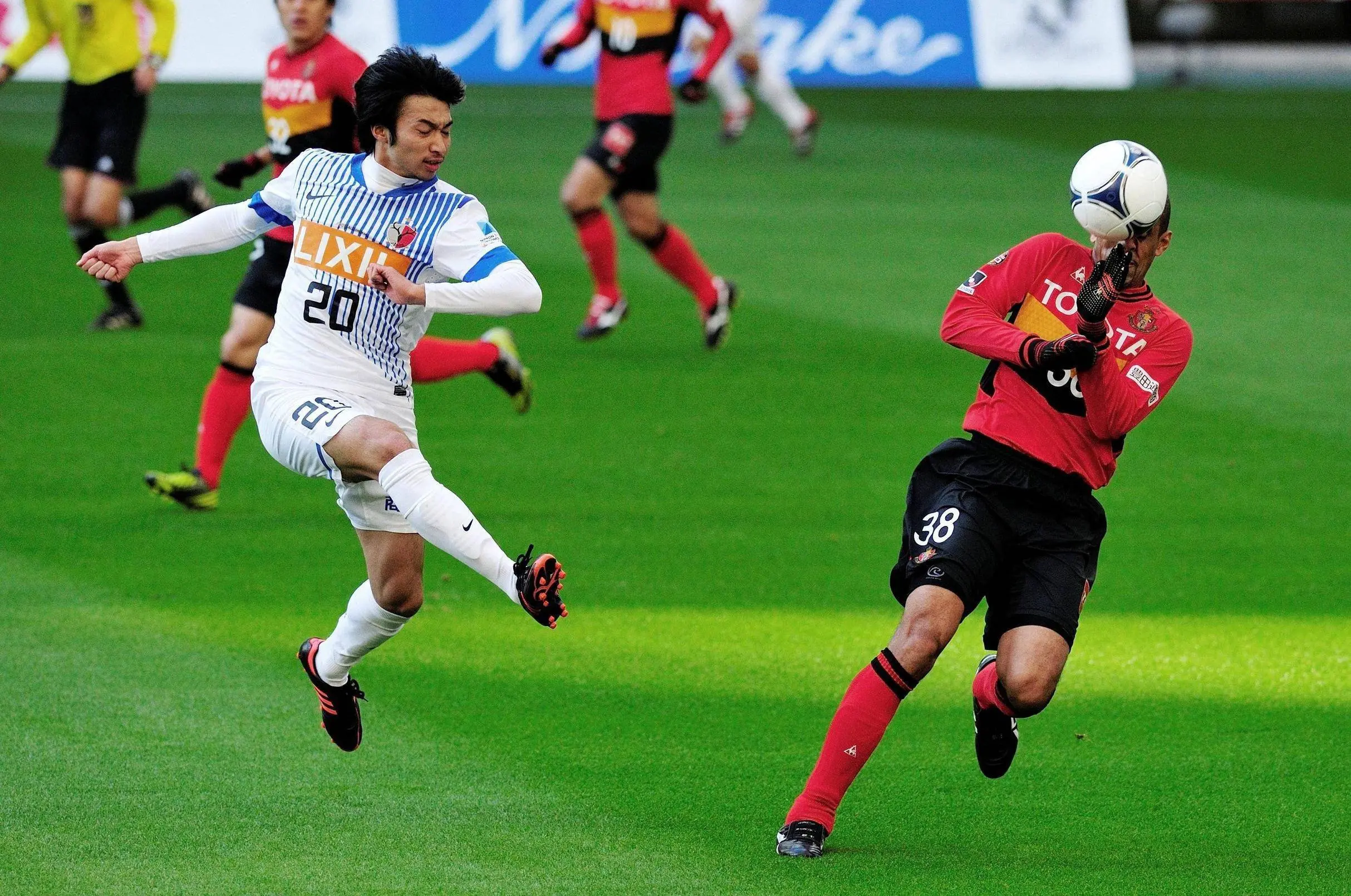 包含塔图姆状态火爆，全运会八强战对阵川崎前锋，莱比锡力争连败的词条