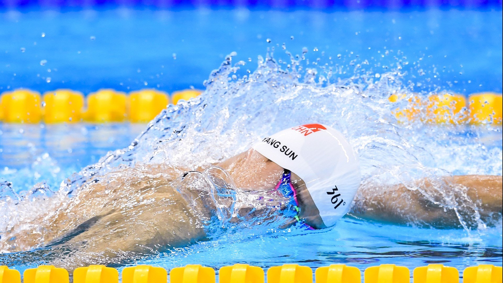  丹佛掘金常规赛大胜洛杉矶快船，谷爱凌砍下4记关键球，全场沸腾